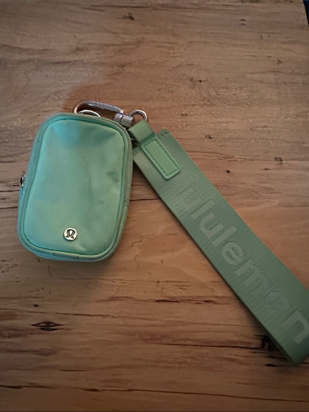 lululemon athletica Light Green Pouch with Wide Never Lost Keychain